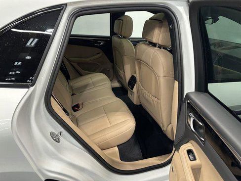 New 2025 Porsche Macan image 39