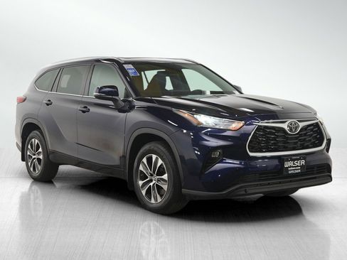 Used 2022 Toyota Highlander XLE image 7