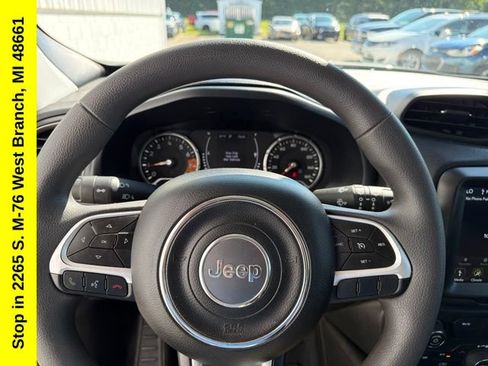 Used 2023 Jeep Renegade Latitude AWD/4WD image 16
