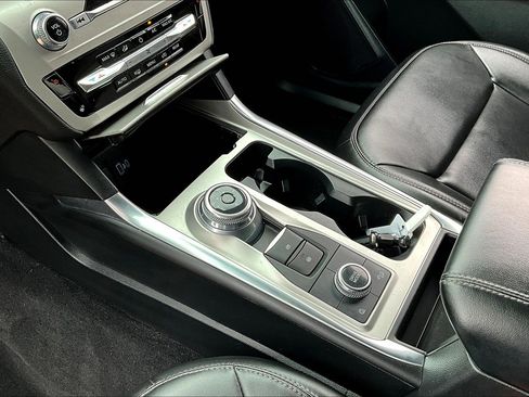 Used 2022 Ford Explorer XLT w/ Equipment Group 202A image 15