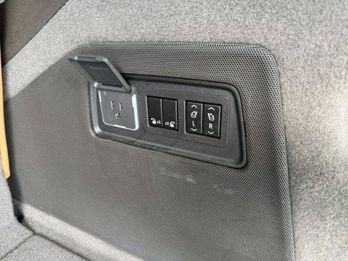 Used 2026 Cadillac Escalade Luxury w/ LPO, Radiant Package AWD/4WD image 15