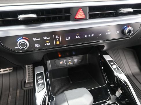 Certified 2025 Kia Sorento SX Prestige AWD/4WD image 33