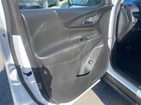Used 2023 Chevrolet Equinox LT image 18