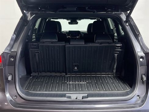 Certified 2024 Toyota Highlander XSE image 23