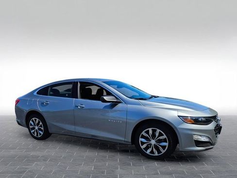 Used 2025 Chevrolet Malibu LT FWD image 3