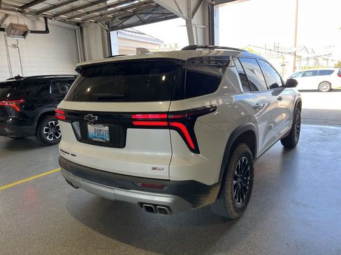 Used 2025 Chevrolet Traverse Z71 w/ Enhanced Driving Package image 3