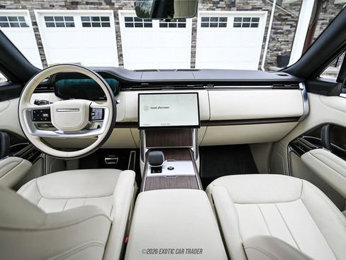 Used 2025 Land Rover Range Rover SE image 36