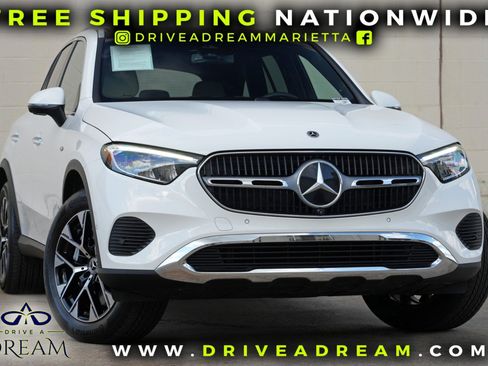 Used 2025 Mercedes-Benz GLC 350e 4MATIC image 2