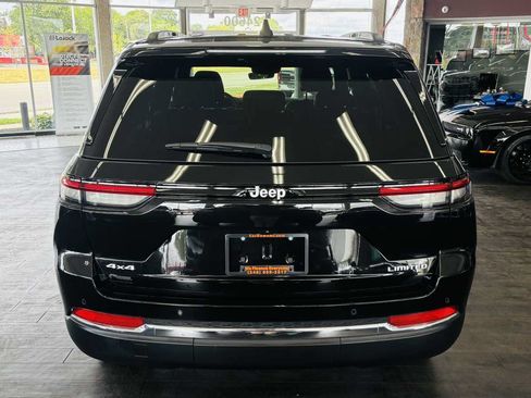 Used 2025 Jeep Grand Cherokee Limited AWD/4WD image 9