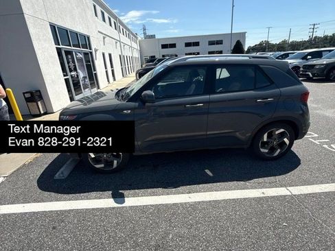 Used 2024 Hyundai Venue SEL FWD image 3