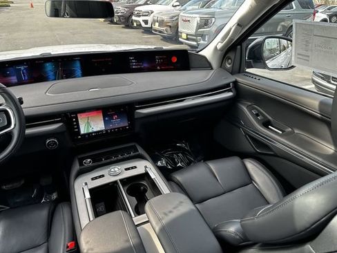 Certified 2025 Lincoln Navigator Reserve image 17