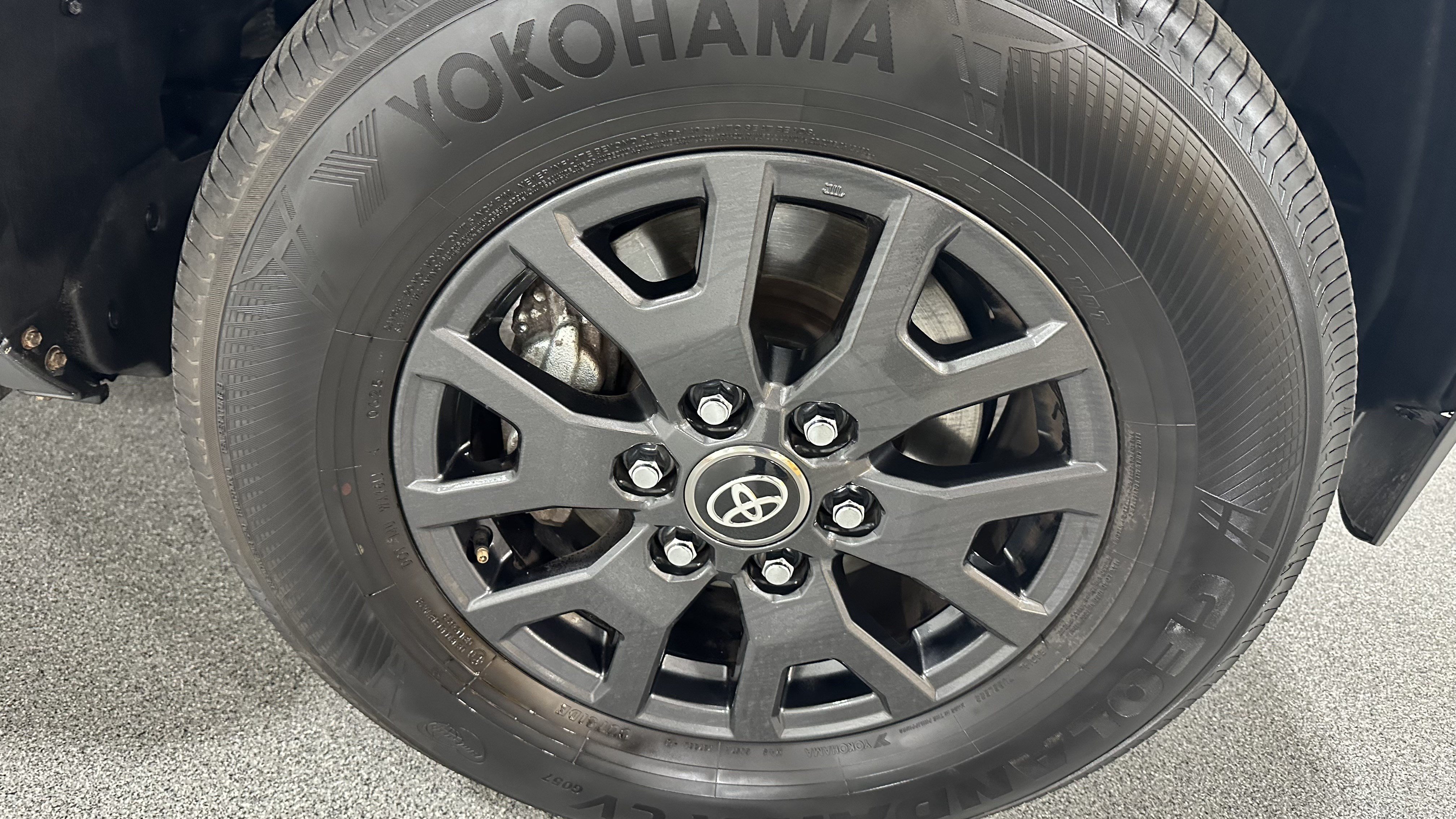 Used 2025 Toyota 4Runner SR5 AWD/4WD image 15