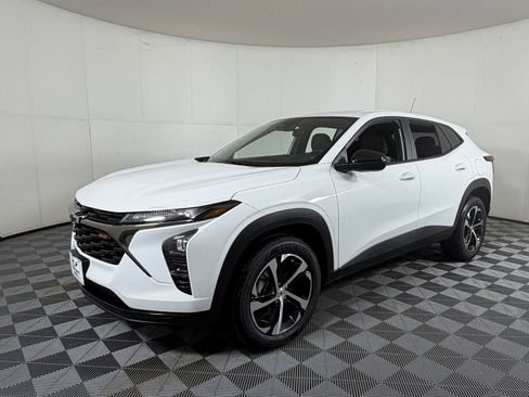 New 2026 Chevrolet Trax RS w/ Driver Confidence Package FWD image 2