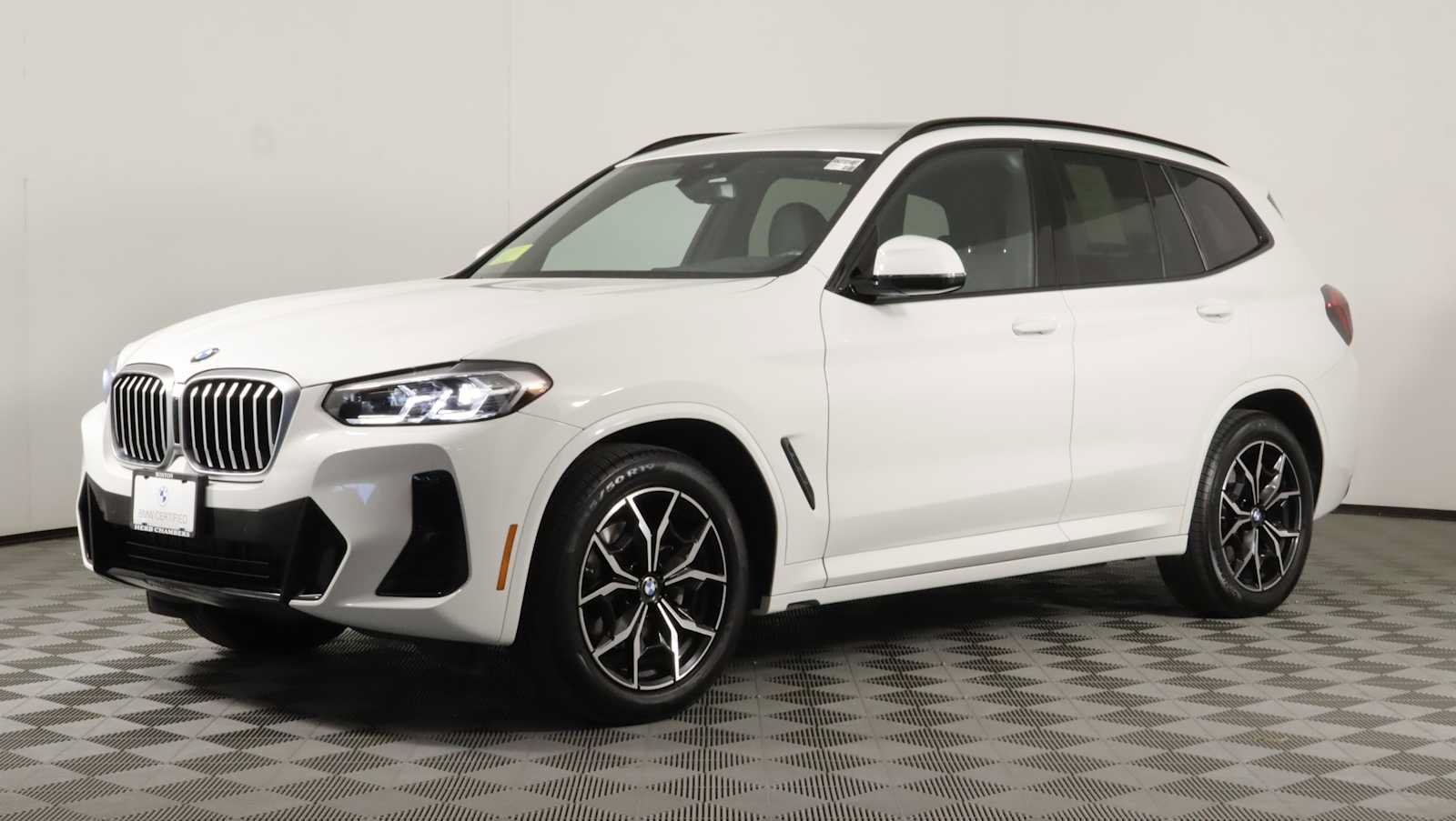 Used 2024 BMW X3 xDrive30i w/ M Sport Package AWD/4WD image 3