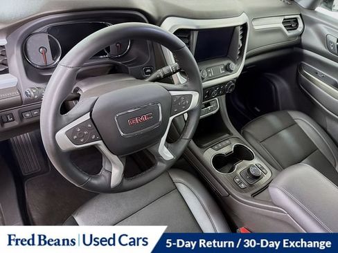 Used 2023 GMC Acadia SLT w/ Technology Package AWD/4WD image 13