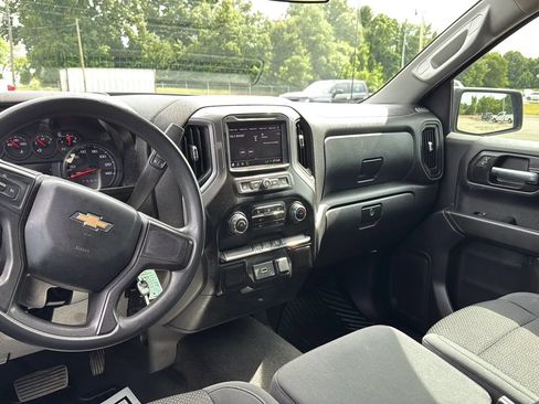 Used 2020 Chevrolet Silverado 1500 Custom w/ Custom Value Package AWD/4WD image 15