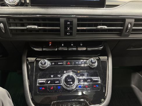 Used 2022 Lincoln Corsair AWD w/ Premium Package image 18