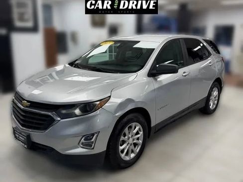 Used 2020 Chevrolet Equinox LS w/ LS Convenience Package image 3