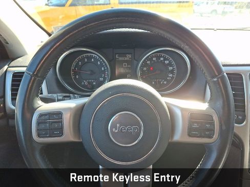 Used 2013 Jeep Grand Cherokee Laredo w/ Laredo E Group image 17