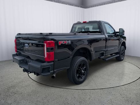 Used 2023 Ford F250 XL w/ STX Appearance Package AWD/4WD image 3