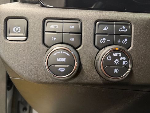Used 2025 Chevrolet Silverado 1500 LTZ AWD/4WD image 28