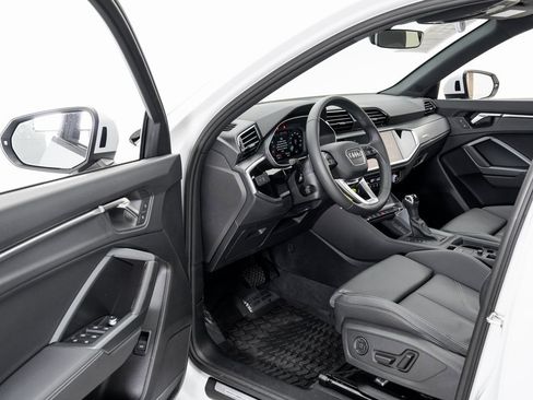 Certified 2025 Audi Q3 2.0T Premium image 7