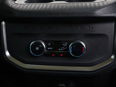 Used 2025 Ford Expedition Max Platinum AWD/4WD image 18