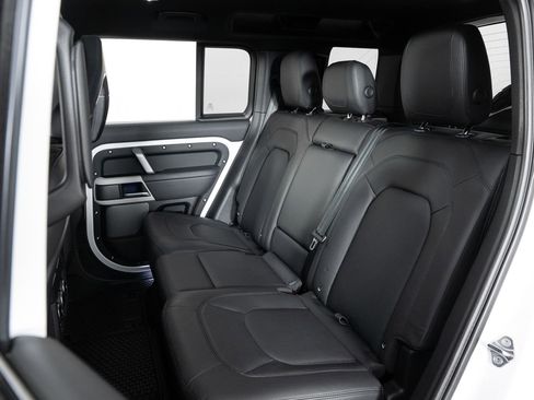 Used 2024 Land Rover Defender 110 SE image 16