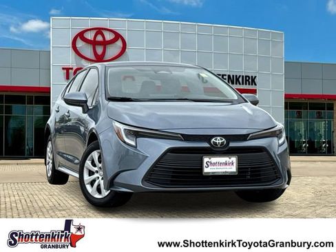 Used 2026 Toyota Corolla LE image 1