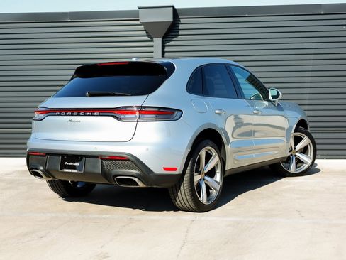 Certified 2025 Porsche Macan image 7
