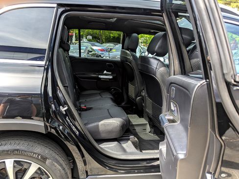 Used 2021 Mercedes-Benz GLB 250 4MATIC w/ Premium Package image 38