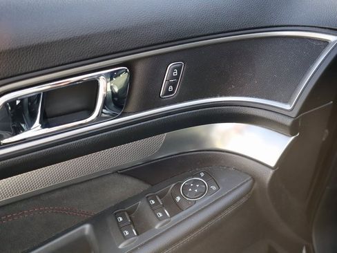 Used 2019 Ford Explorer XLT w/ Equipment Group 202A image 17