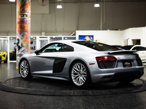 Used 2017 Audi R8 V10 w/ Carbon Exterior Package image 12