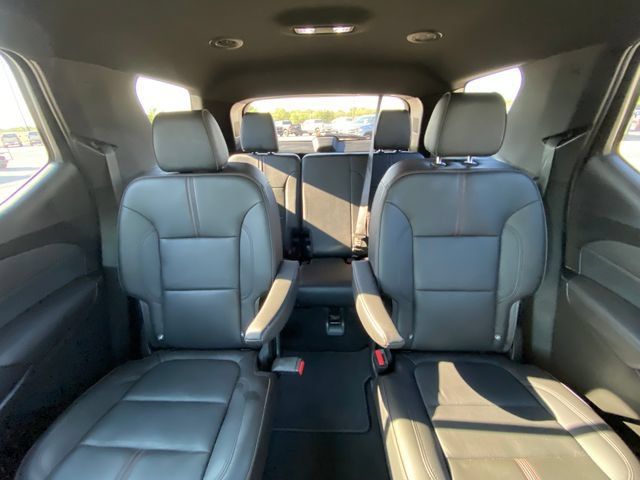 Used 2023 Chevrolet Traverse RS FWD image 13