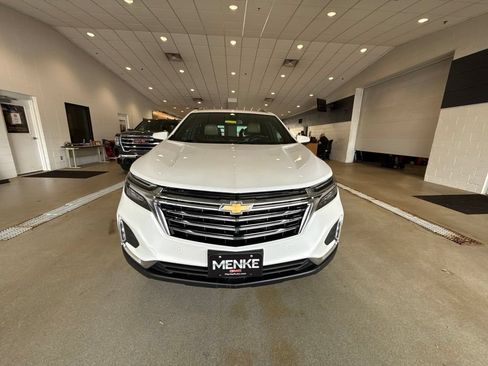 Used 2023 Chevrolet Equinox Premier AWD/4WD image 2