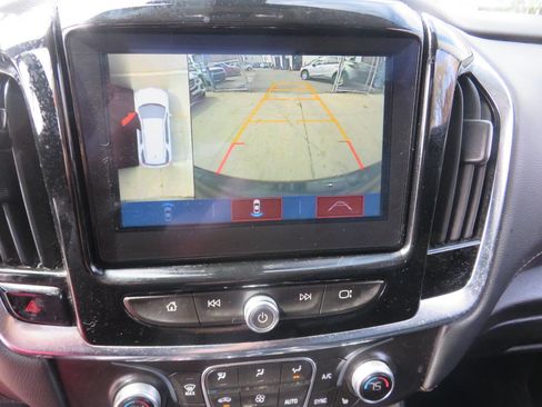 Used 2018 Chevrolet Traverse LT image 19