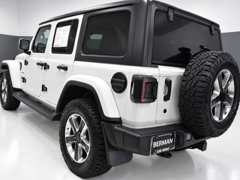 Used 2020 Jeep Wrangler Unlimited Sahara AWD/4WD image 3