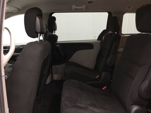 Used 2015 Dodge Grand Caravan SXT FWD image 11