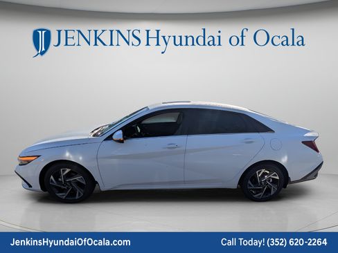 New 2026 Hyundai Elantra Limited FWD image 7