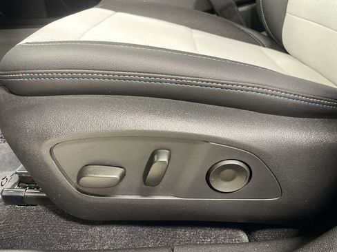 Used 2025 Chevrolet Equinox EV LT image 12