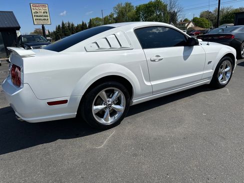 Used 2006 Ford Mustang GT RWD image 3