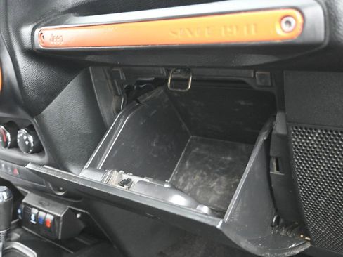 Used 2015 Jeep Wrangler Unlimited Sport w/ Connectivity Group image 28