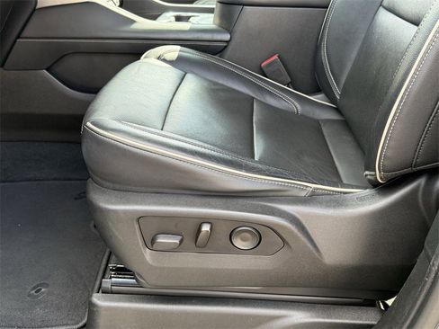 Used 2021 Chevrolet Suburban Premier w/ Premium Package image 12