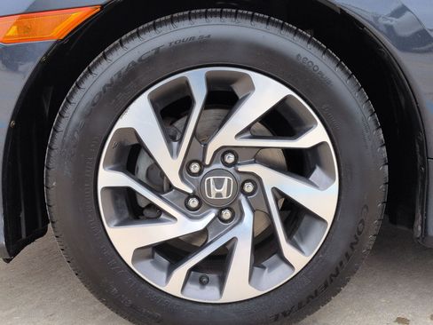 Certified 2018 Honda Civic EX image 31