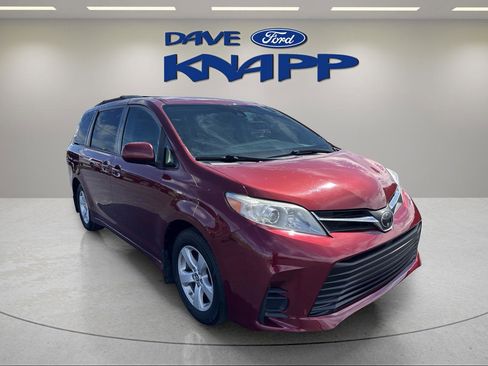 Used 2019 Toyota Sienna LE w/ Outdoor Package image 2