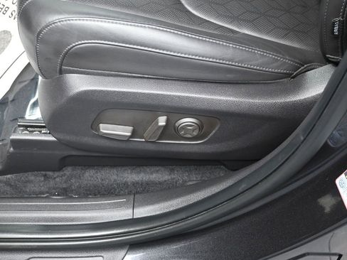 Certified 2025 Kia Carnival SX image 12