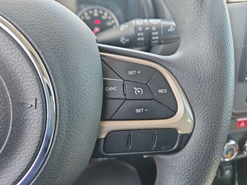 Used 2015 Jeep Renegade Sport w/ Power & Air Group FWD image 21