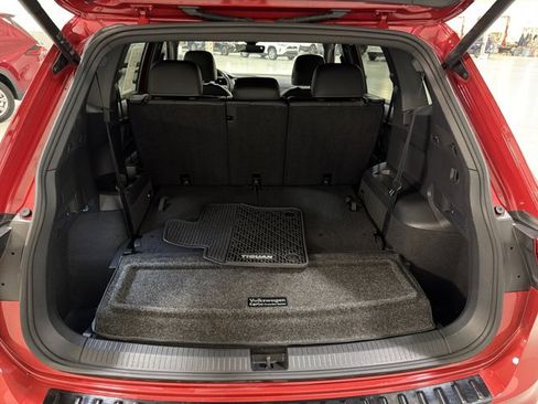 Certified 2024 Volkswagen Tiguan SE R-Line FWD image 8