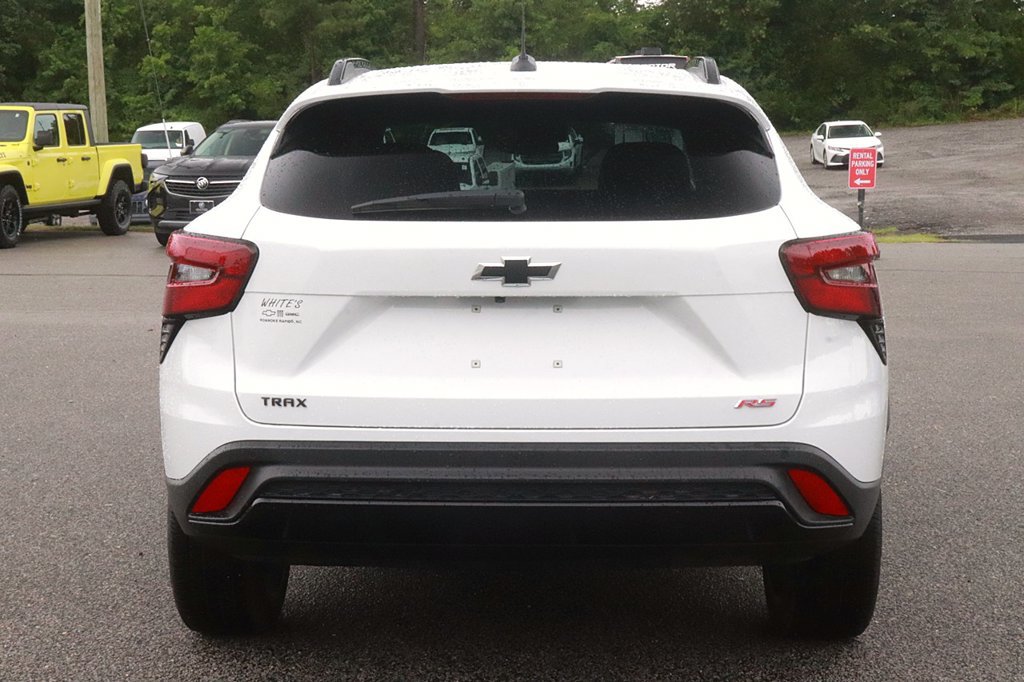 Used 2025 Chevrolet Trax RS w/ Sunroof Package FWD image 6