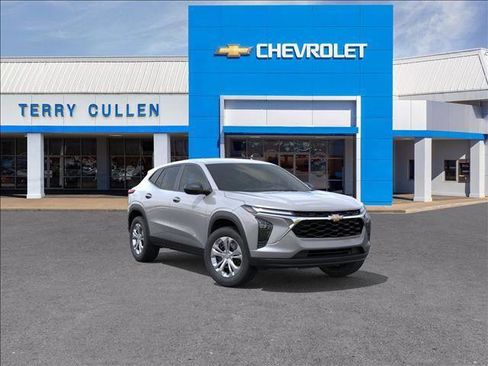 New 2026 Chevrolet Trax LS w/ Driver Confidence Package image 1